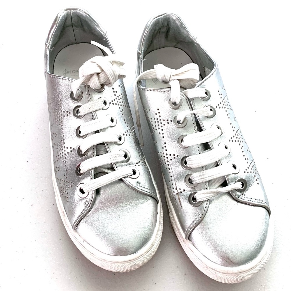 Stradivarius Silver Runner